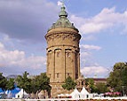 Der Wasserturm ist das Wahrzeichen Mannheims. Der Wasserturm ist das Wahrzeichen Mannheims.