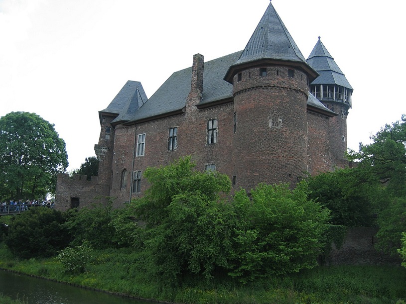 Burg Linn im Krefelder Stadtteil Linn