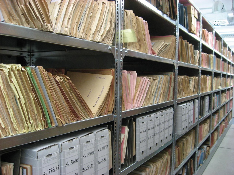 Akten und Dokumente im Archiv