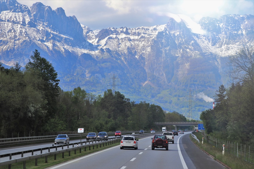 Mit dem Auto in die Alpen