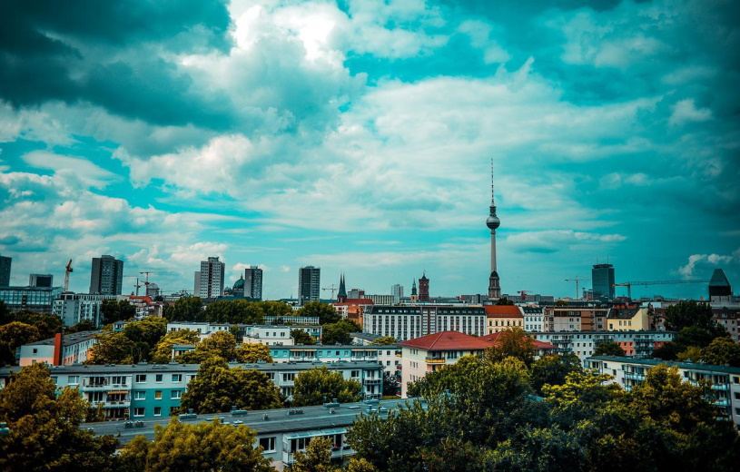 Berlin - Nikolaiviertel und Fernsehturm