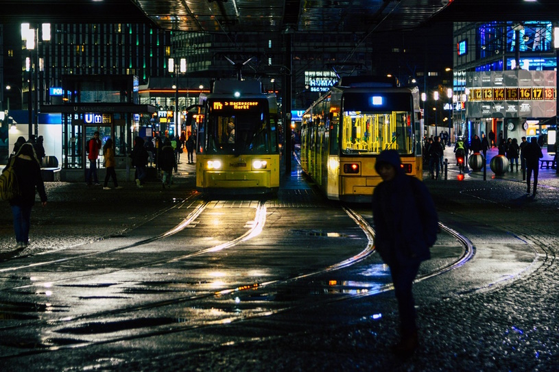 Berlin Alexanderplatz bei Nacht