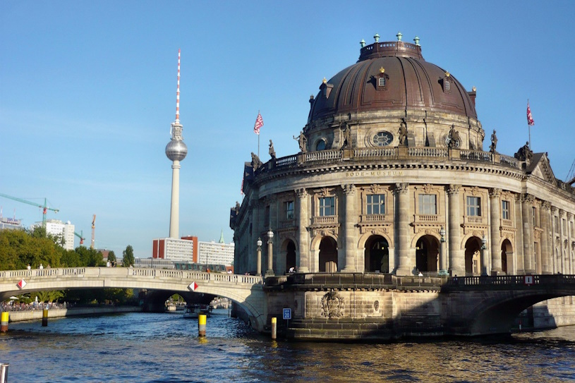 Bodemuseum und Fernsehturm in Berlin