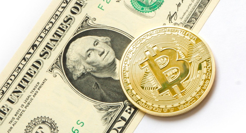 Bitcoin und Dollarnote
