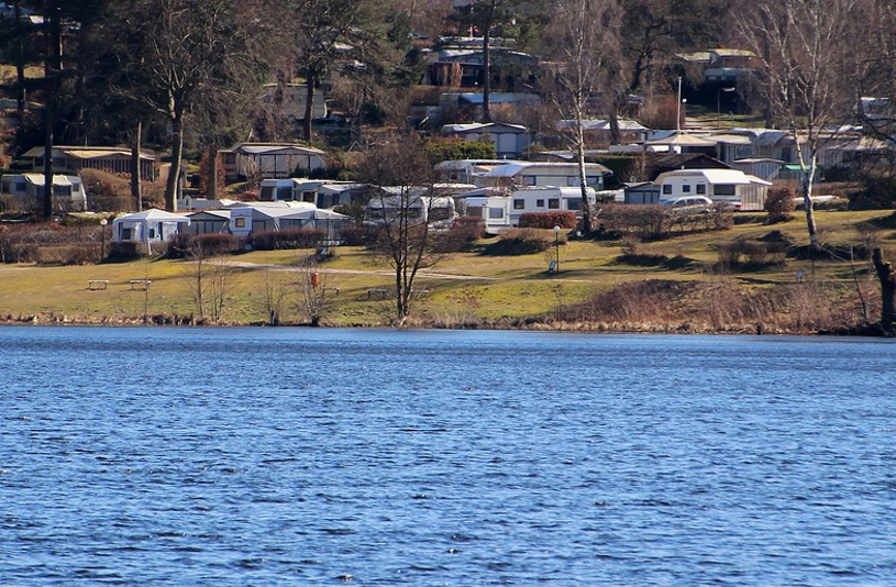 Campingplatz an einem See