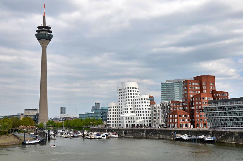 Miedienhafen und Rheinturm