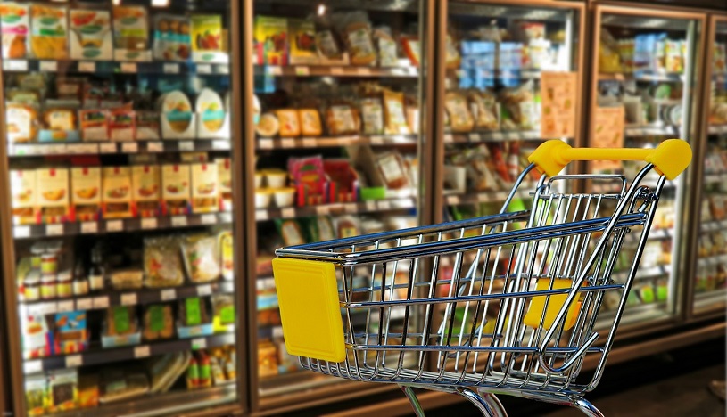 Einkaufswagen im Supermarkt