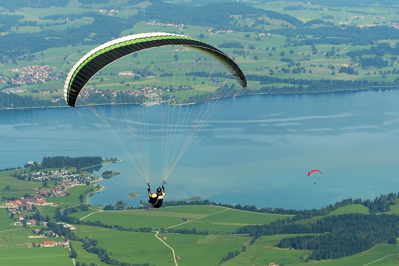 Gleitschirmfliegen am Forggensee