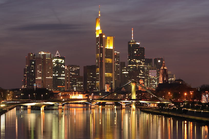 Frankfurter Skyline bei Nacht