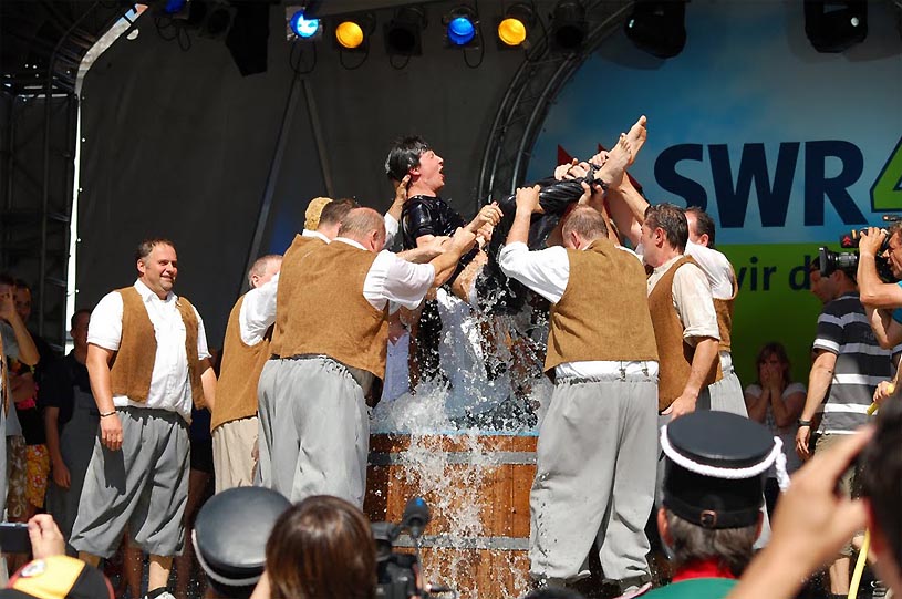 Das Gautschen bei der Mainzer Johannisnacht