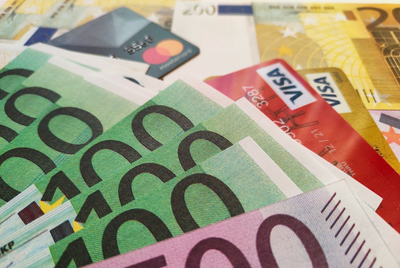 Euroscheine und Kreditkarten