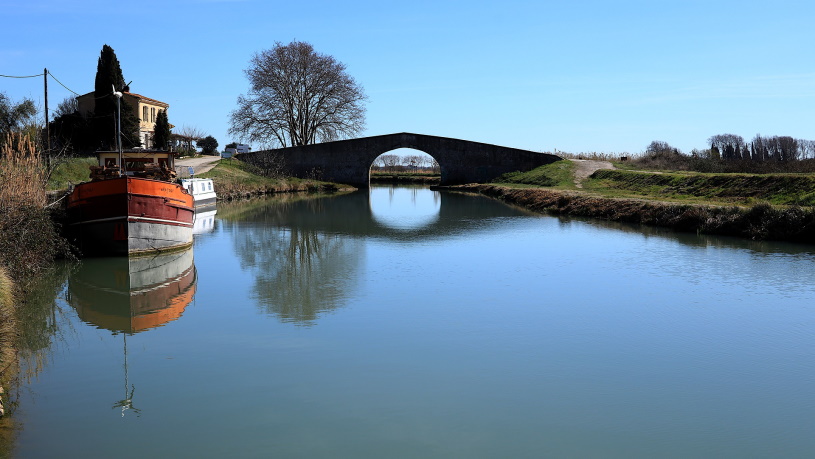 Historische Brcke ber den Canal du Midi