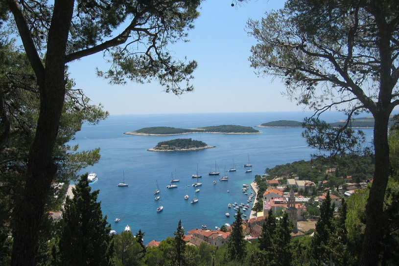 Hafen der Stadt Hvar