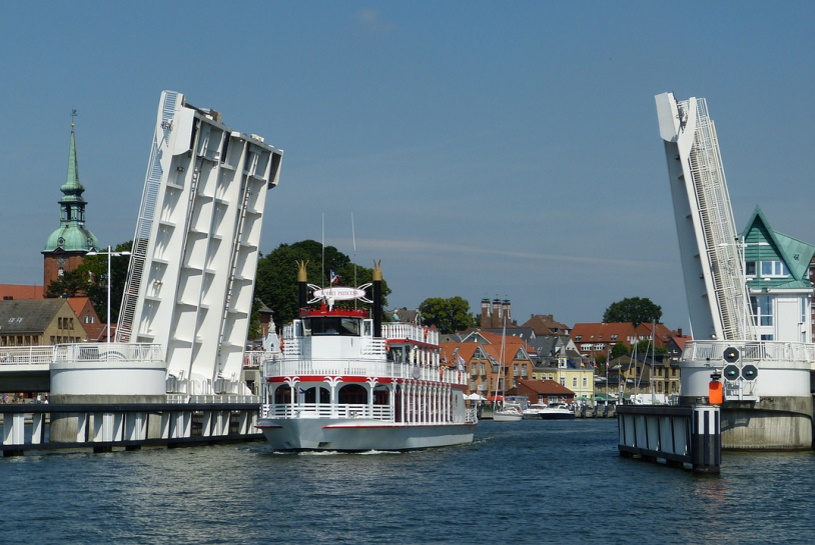 Klappbrcke ber die Schlei