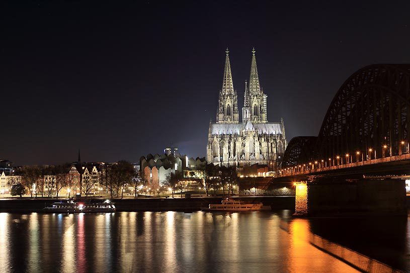 Klner Dom und Hohenzollernbrcke bei Nacht