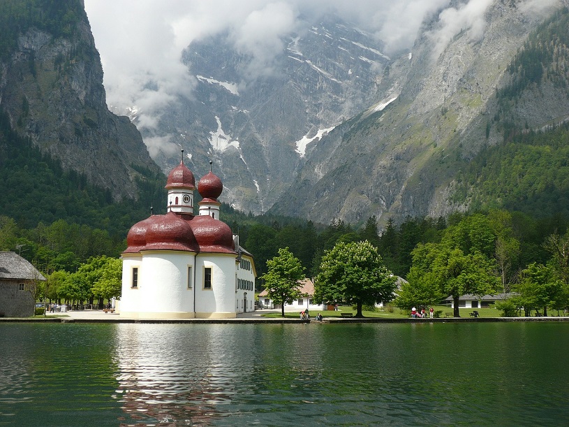 Knigssee mit St. Bartholom und Watzmann