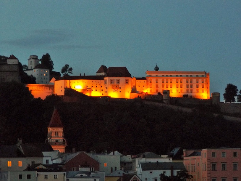 Veste Oberhaus bei Nacht