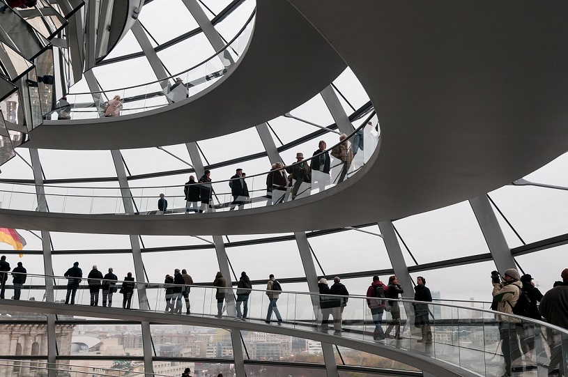 Besucher im Berliner Reichstag