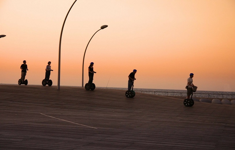 Segway Gruppe bei Sonnenuntergang