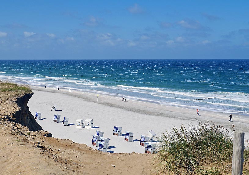 Strandkrbe am Strand von Sylt