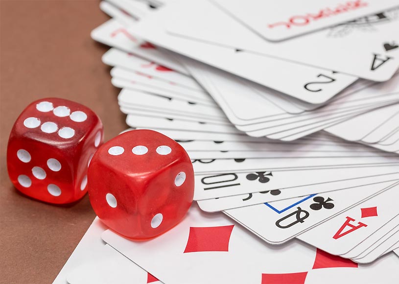 Würfel und Spielkarten