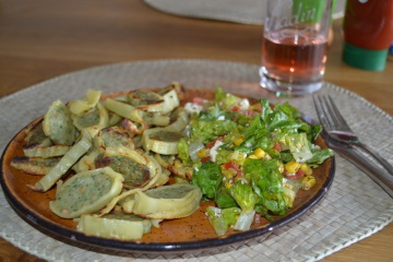 Maultaschen mit Salat