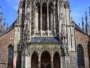Sandstein und Backstein in der Westfassade des Ulmer Münsters