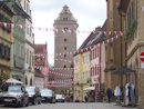 Das Obere Tor (auch Sommeracher Tor oder Diebenturm) im Sden der Stadt ist Teil der Stadtbefestigung von Volkach. Seine Hhe macht es zu einem der Wahrzeichen der unterfrnkischen Kleinstadt. Im Oberen Turm wurde das stdtische Gefngnis eingerichtet.