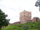 Im weiten Tal der Lauter, etwa einen Kilometer stlich von Angersbach, liegt in einer Fluschleife auf einem flachen Sporn, die Ruine der mittelalterlichen Burg Wartenbach. Sie wurde im Jahr 1220, so urkundlich belegt, erbaut und tatschlich bereits 1265 vom Abt Berthold aus Fulda zerstrt.